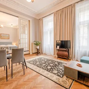 Apartment Palace Petrarca