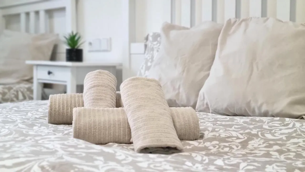 Finnem Rentals Jicinska Praga Apartamento
